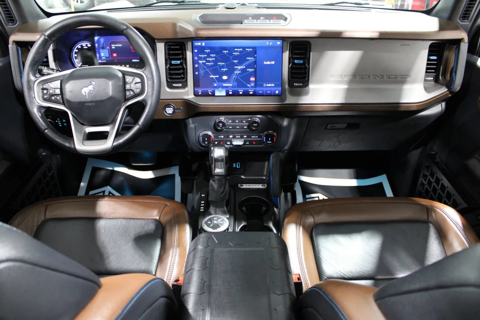 Used 2022 Ford Bronco Outer Banks AWD/4WD image 3