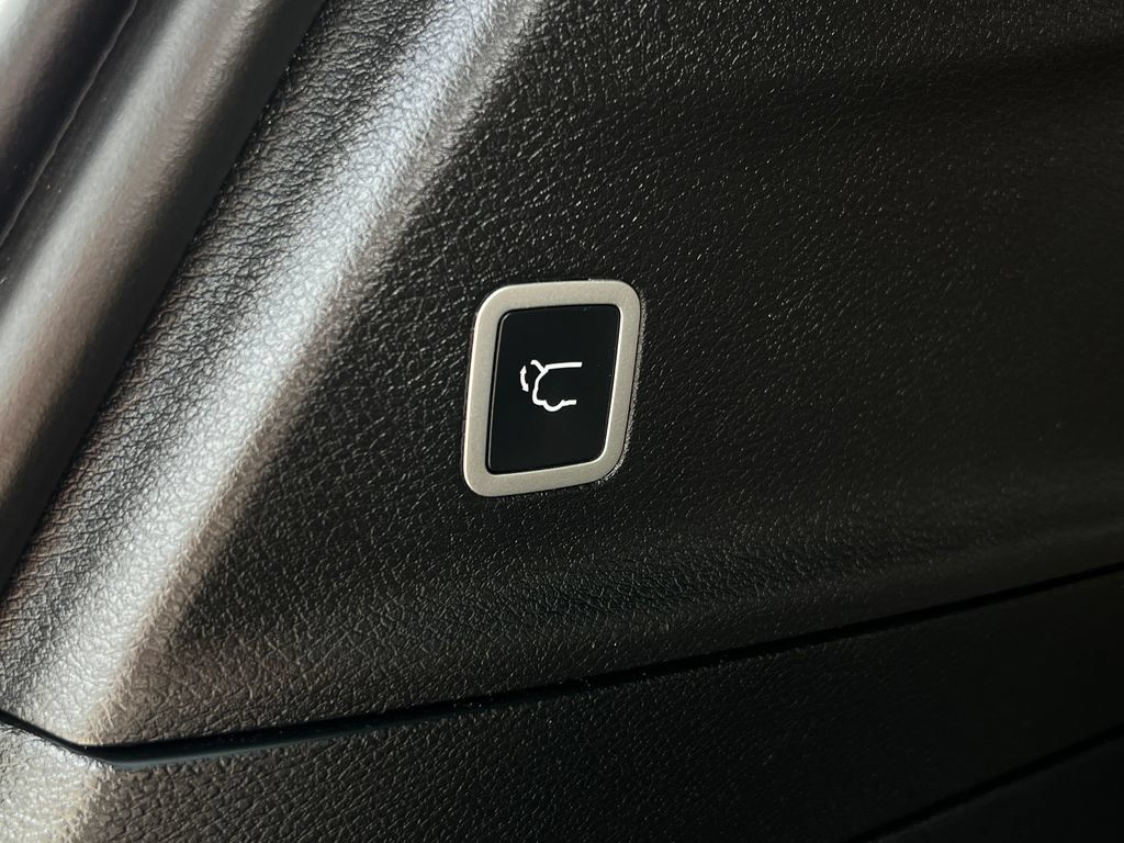 Used 2021 Chrysler Pacifica Limited w/ Uconnect Theater Family Group FWD image 24