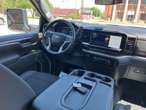Used 2025 Chevrolet Silverado 2500 LT w/ Convenience Package AWD/4WD image 19