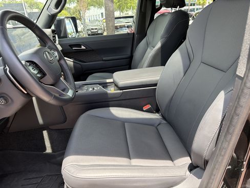 Used 2024 Lexus GX 550 w/ Cold Area Package AWD/4WD image 16
