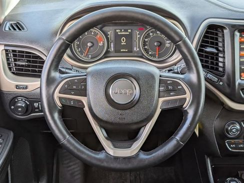 Used 2017 Jeep Cherokee Latitude w/ Cold Weather Group AWD/4WD image 13