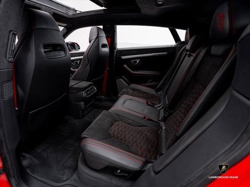 Used 2024 Lamborghini Urus S AWD/4WD image 48