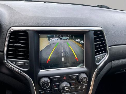 Used 2018 Jeep Grand Cherokee Altitude RWD image 27