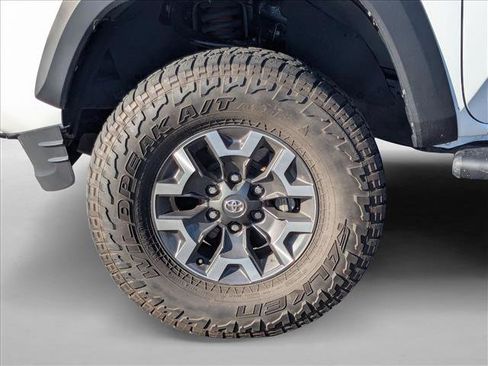 Used 2021 Toyota Tacoma TRD Off-Road image 19