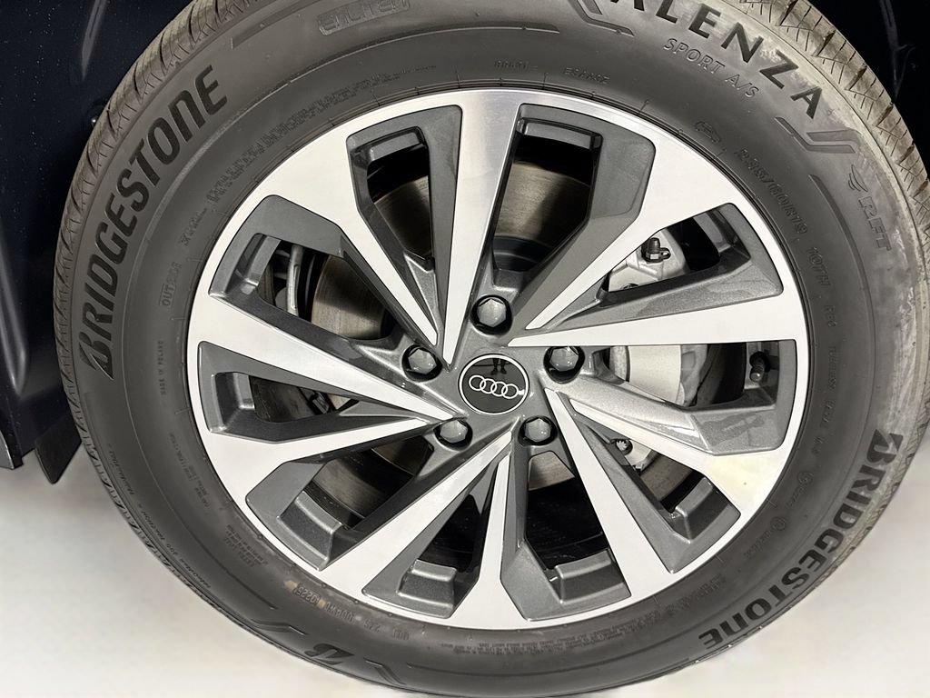 Used 2025 Audi Q6 e-tron Premium AWD/4WD image 33