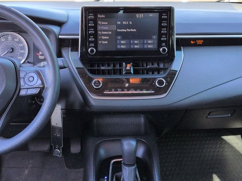 Used 2020 Toyota Corolla LE image 28