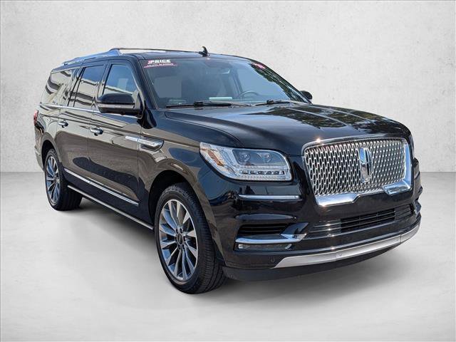 Used 2018 Lincoln Navigator L Select AWD/4WD image 3