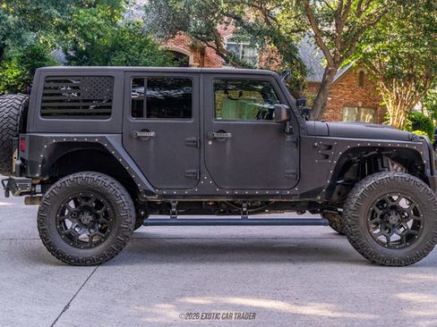 Used 2017 Jeep Wrangler Unlimited Rubicon w/ Connectivity Group AWD/4WD image 9
