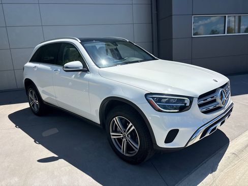 Used 2020 Mercedes-Benz GLC 300 4MATIC image 3