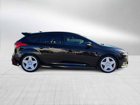 Used 2017 Ford Focus ST w/ Equipment Group 402A image 9