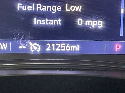 Used 2023 Chevrolet Traverse LT image 2