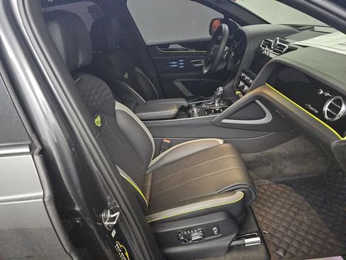 Used 2023 Bentley Bentayga Extended Wheelbase AWD/4WD image 9
