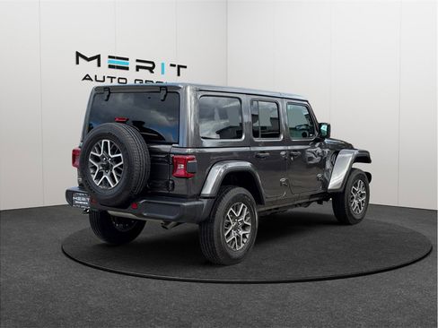 Used 2025 Jeep Wrangler Unlimited Sahara image 9