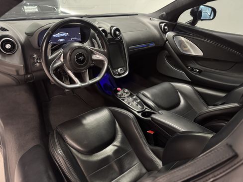 Used 2022 McLaren GT RWD image 10