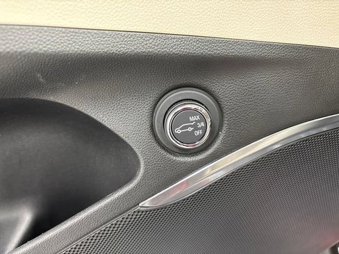Used 2023 Buick Enclave Essence AWD/4WD image 34