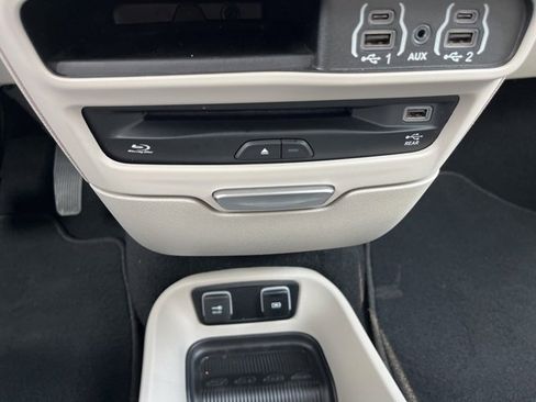 Used 2021 Chrysler Pacifica Touring-L w/ Uconnect Theater Family Group image 26