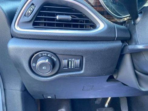 Used 2023 Chrysler Pacifica Pinnacle image 26