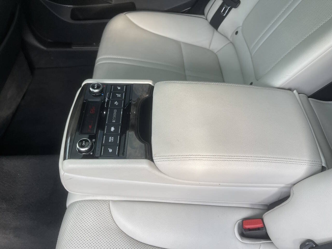 Used 2015 Kia K900 Luxury RWD image 30