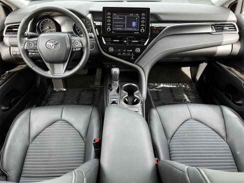 Used 2021 Toyota Camry SE w/ Cold Weather Package image 9