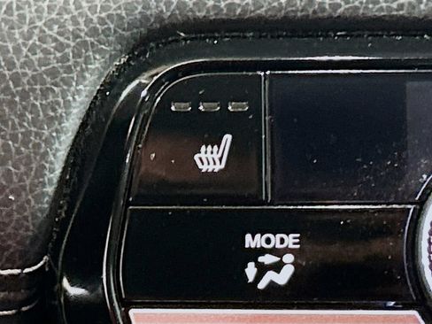 Used 2025 Honda Pilot Touring image 19