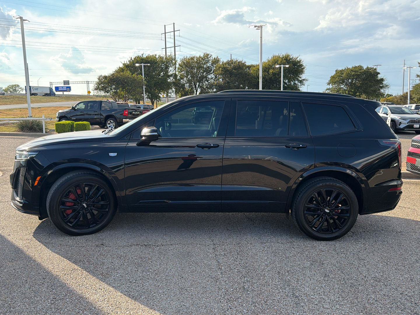 Used 2022 Cadillac XT6 Sport w/ LPO, Onyx Lite Package AWD/4WD image 4