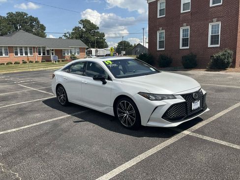 Used 2019 Toyota Avalon XSE w/ Carpet Mat Package FWD image 2