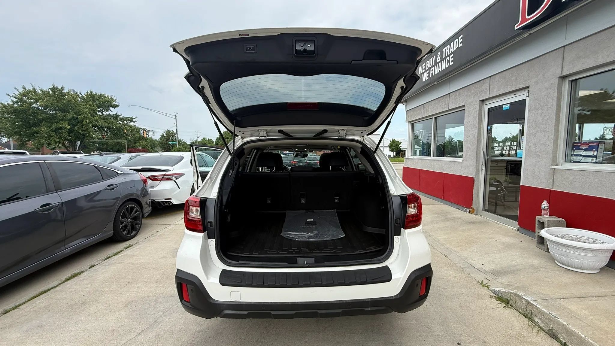 Used 2018 Subaru Outback 3.6R Limited AWD/4WD image 19