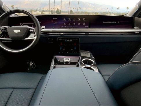 New 2025 Cadillac Escalade IQ Luxury 2 image 7