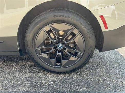 Used 2024 BMW iX xDrive50 AWD/4WD image 28