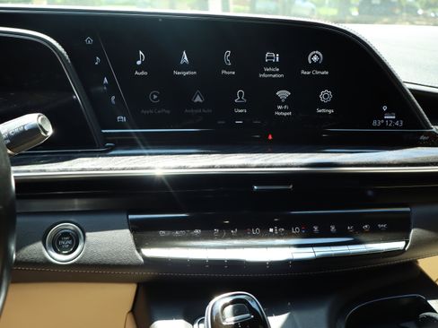 Used 2021 Cadillac Escalade Premium Luxury w/ Driver Assist Tech Package AWD/4WD image 33
