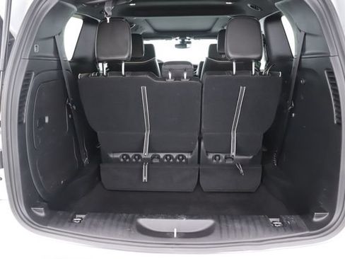 Used 2024 Chrysler Pacifica Premium FWD image 31