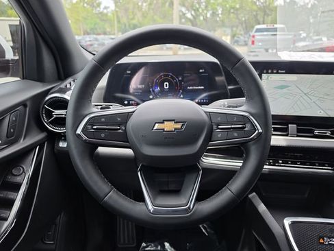New 2026 Chevrolet Equinox LT w/ Convenience Package II FWD image 15