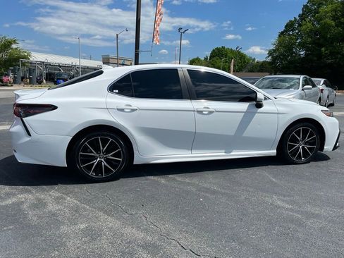 Used 2021 Toyota Camry SE FWD image 8