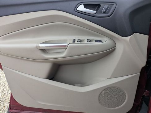 Used 2018 Ford Escape SE w/ SE Sync 3 Package FWD image 10