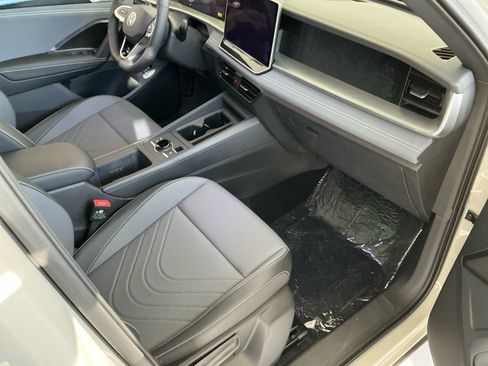 New 2026 Volkswagen Tiguan SE R-Line image 26