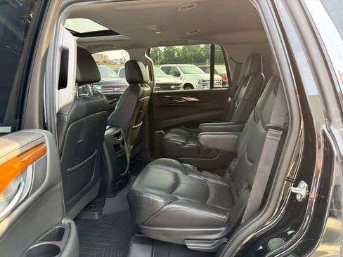 Used 2019 Cadillac Escalade Luxury AWD/4WD image 14