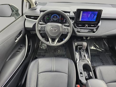 Used 2023 Toyota Corolla XLE image 3