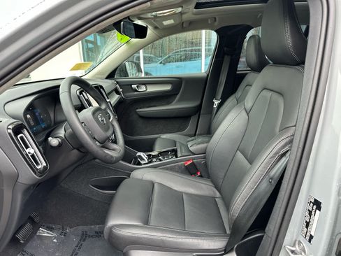 Used 2024 Volvo XC40 B5 Plus w/ Protection Package Premier AWD/4WD image 10