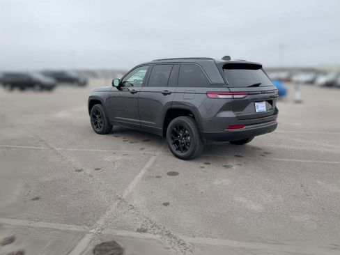 New 2026 Jeep Grand Cherokee Altitude image 8