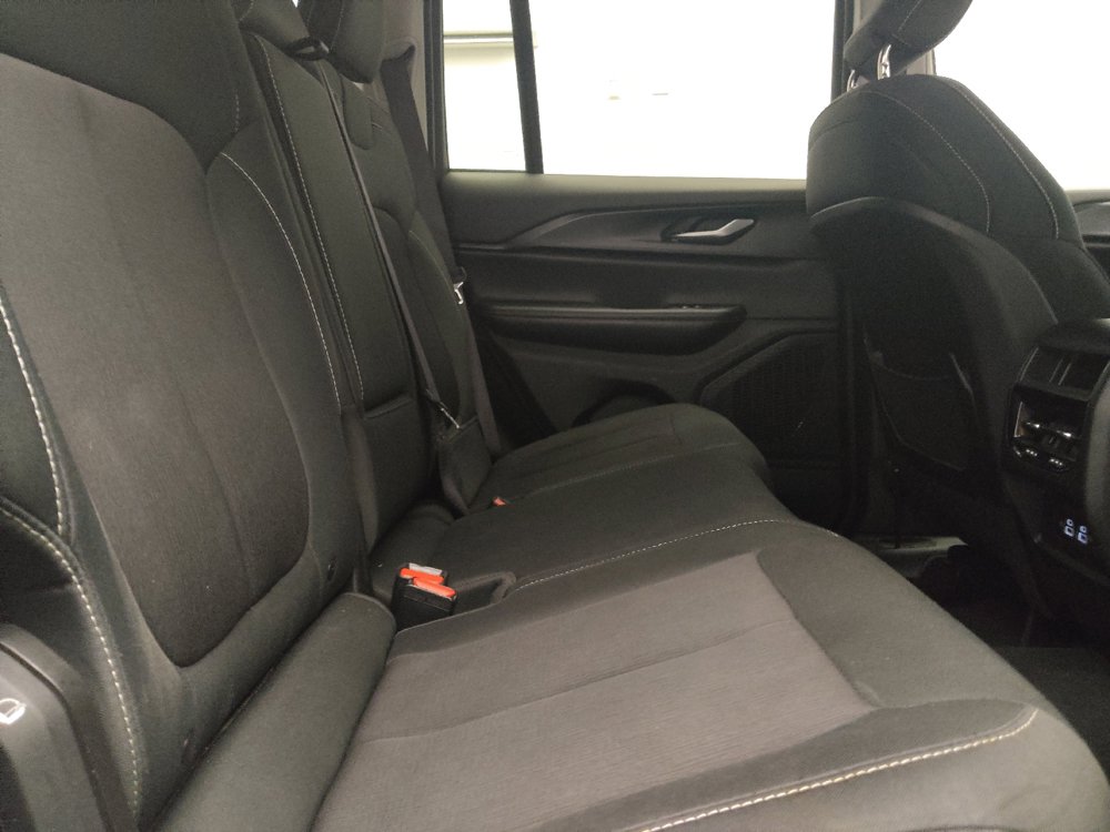 Used 2024 Jeep Grand Cherokee Laredo RWD image 19