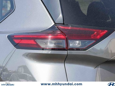 Used 2024 Nissan Rogue S AWD/4WD image 9