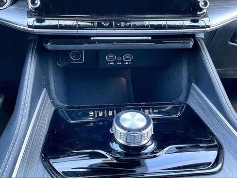 Certified 2024 Jeep Wagoneer L Series II RWD image 12