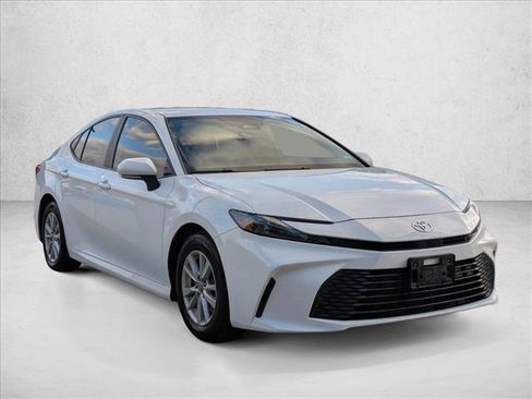 Used 2025 Toyota Camry LE image 8