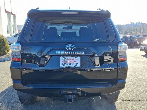 Used 2022 Toyota 4Runner SR5 image 5