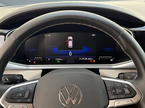 Used 2025 Volkswagen Taos SE image 17