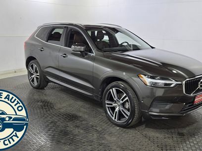 Used 2018 Volvo XC60 T5 Momentum w/ Vision Package