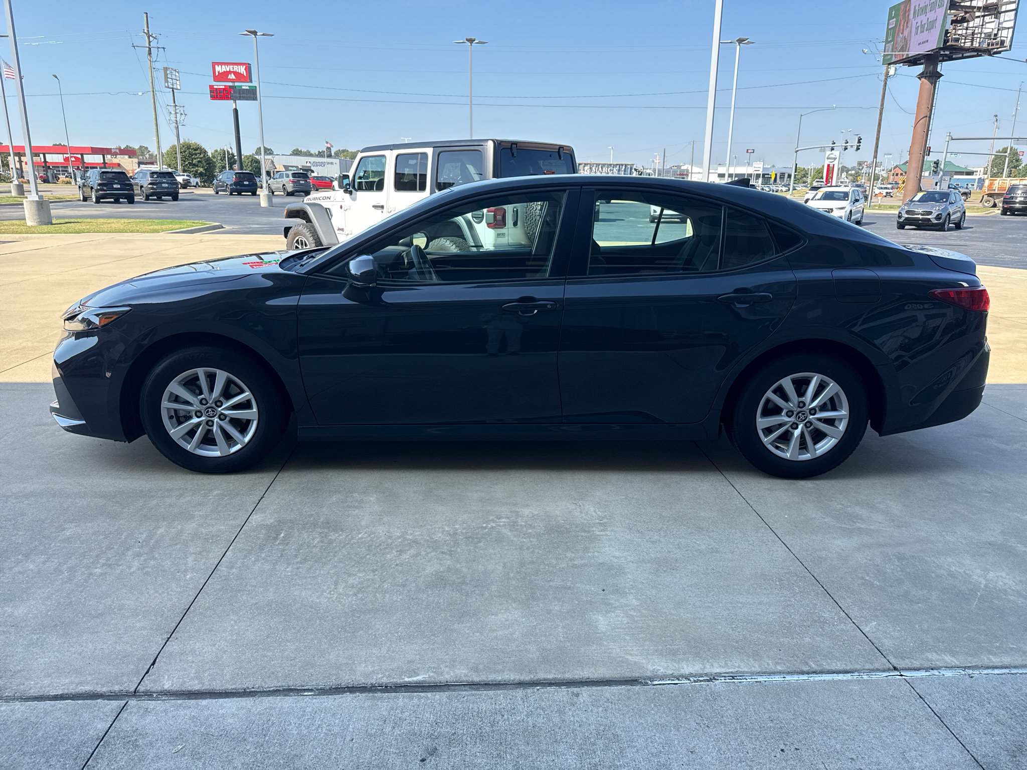 Used 2025 Toyota Camry LE FWD image 4