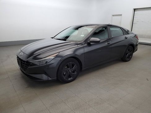 Used 2023 Hyundai Elantra SEL image 2