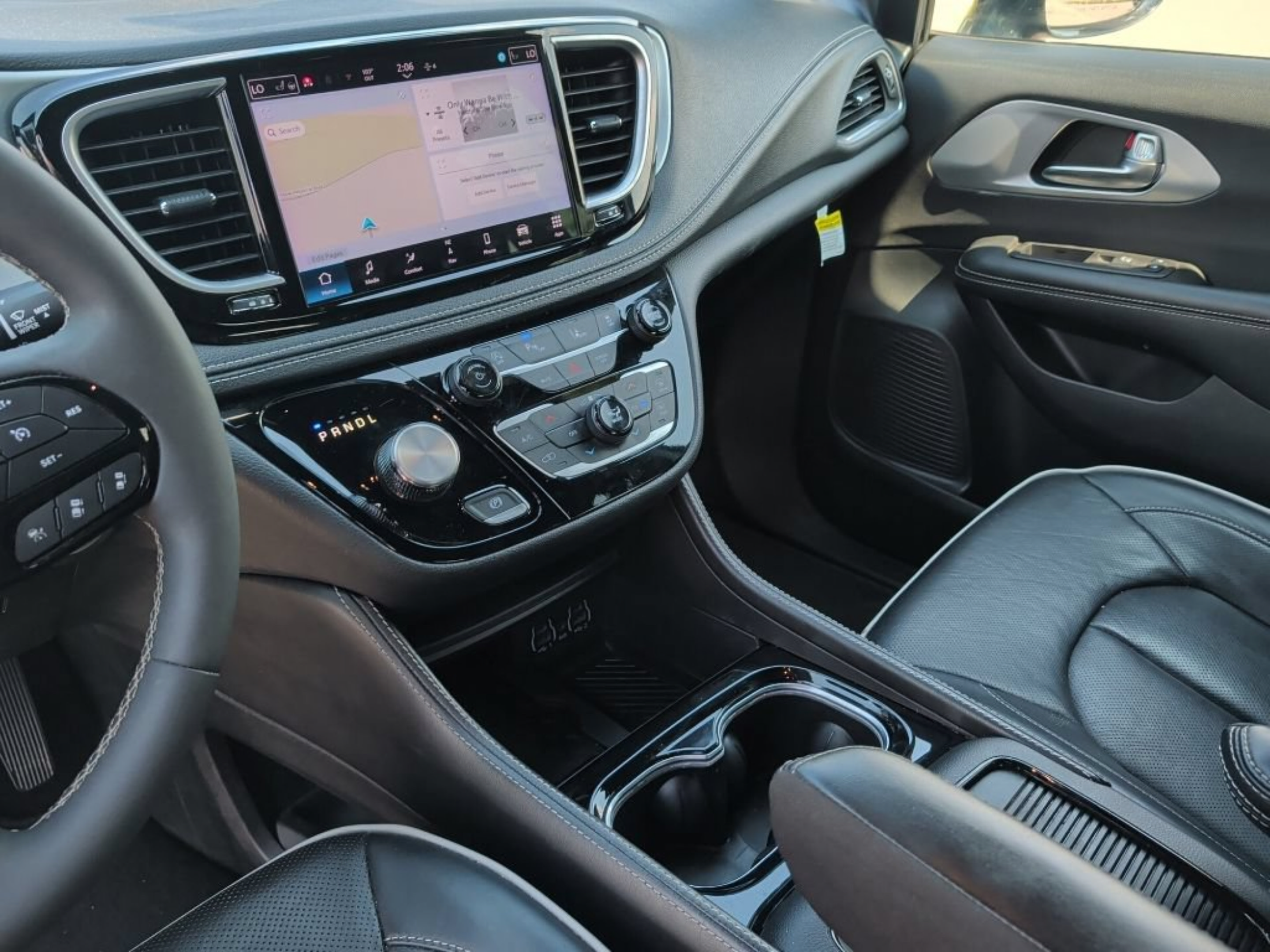 Used 2025 Chrysler Pacifica Limited FWD image 30