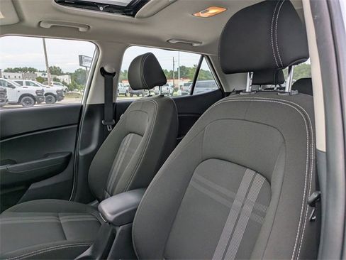 Used 2024 Hyundai Venue SEL image 14